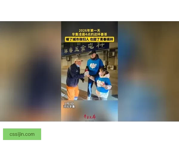 单身女服务员趴桌大哭揭开城市夜归人心酸故事